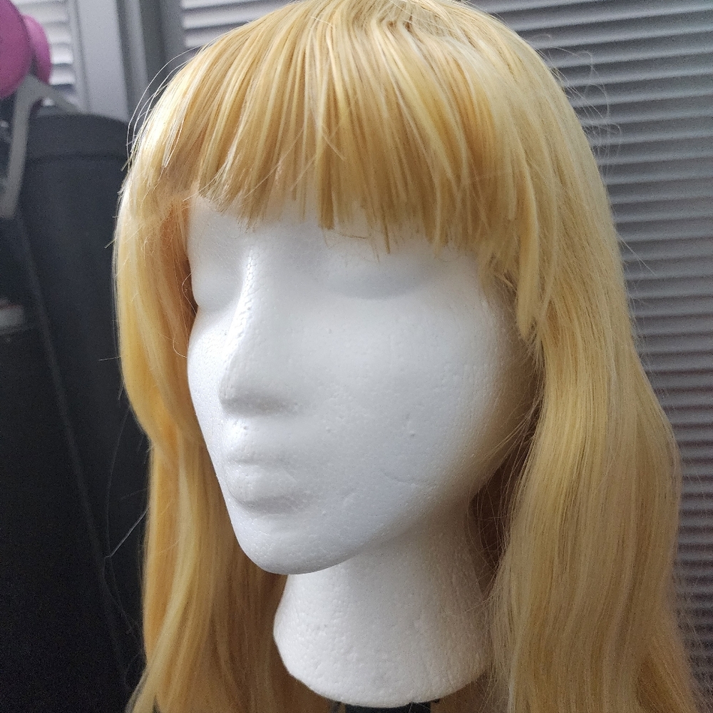 Blonde Arda Wig - Picture 6 of 9